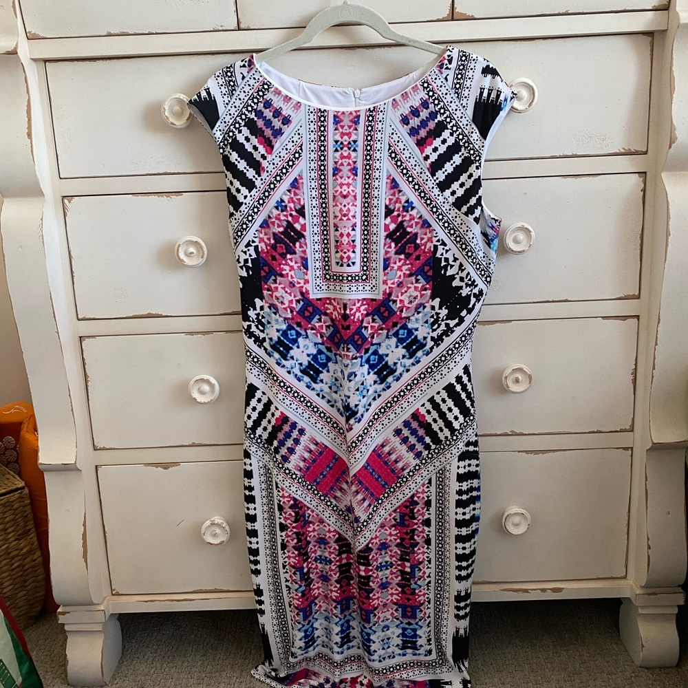 Chic Geometric Midi Dress in Pink and Blue